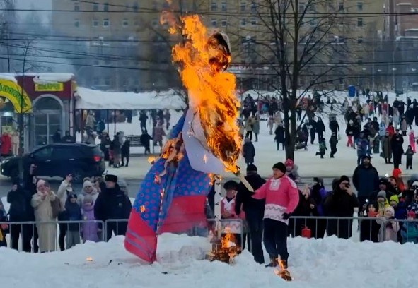"Прощай Масленица" на Комсомольской площади